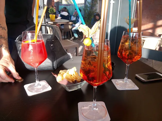 Clamaro Bar