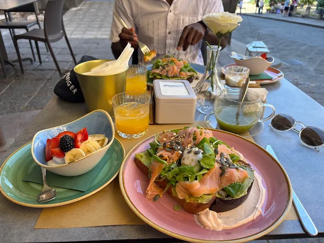 Deliziosa Café & Cocktail Bar | Apericena e Colazione