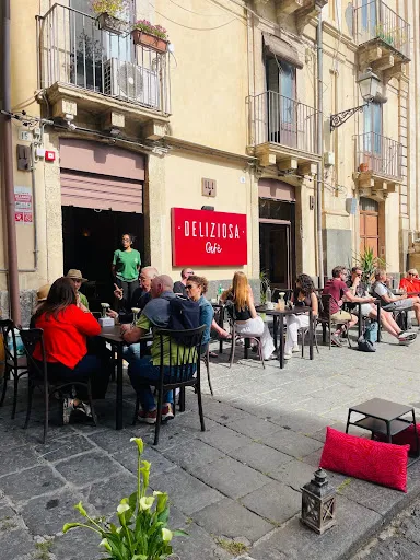 Foto di Deliziosa Café & Cocktail Bar | Apericena e Colazione