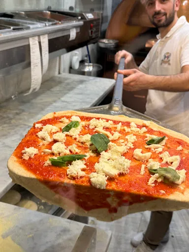 Foto di Don Raffaè Pizzaiolo della Regina d’Italia 🇮🇹
