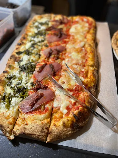 Foto di La Romantica Pizzeria - Borgo XX Giugno, 9, PG
