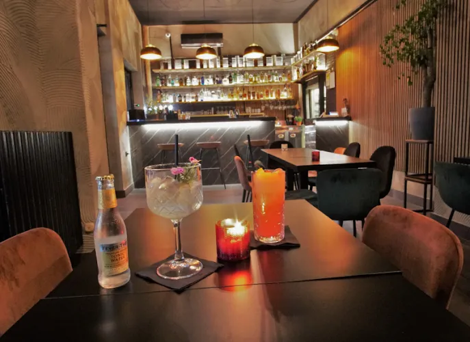Liz Cocktail Bar