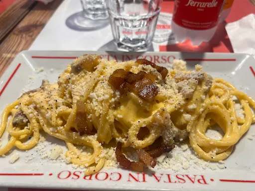 Pasta in Corso Pantheon
