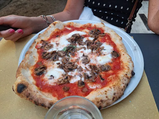 Foto di Pizzeria Mediterranea - Tre Archi