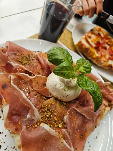 Pizzeria degli Artisti Pizza Al Trancio e Tradizionale