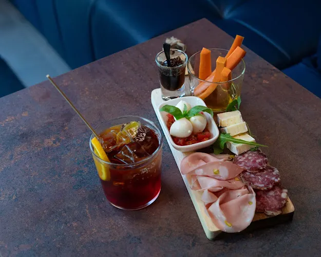 Sensi Milano | drinks & bites (Ticinese)