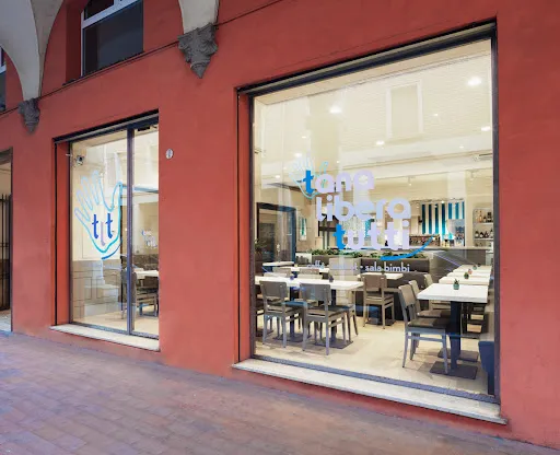 Foto di Tana Libera Tutti caffè-bistrot- cocktail bar Bologna centro con sala bimbi