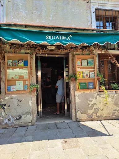 Foto di sullaluna libreria & bistrot
