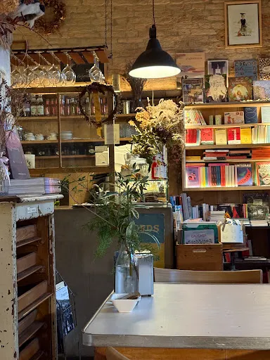 Foto di sullaluna libreria & bistrot
